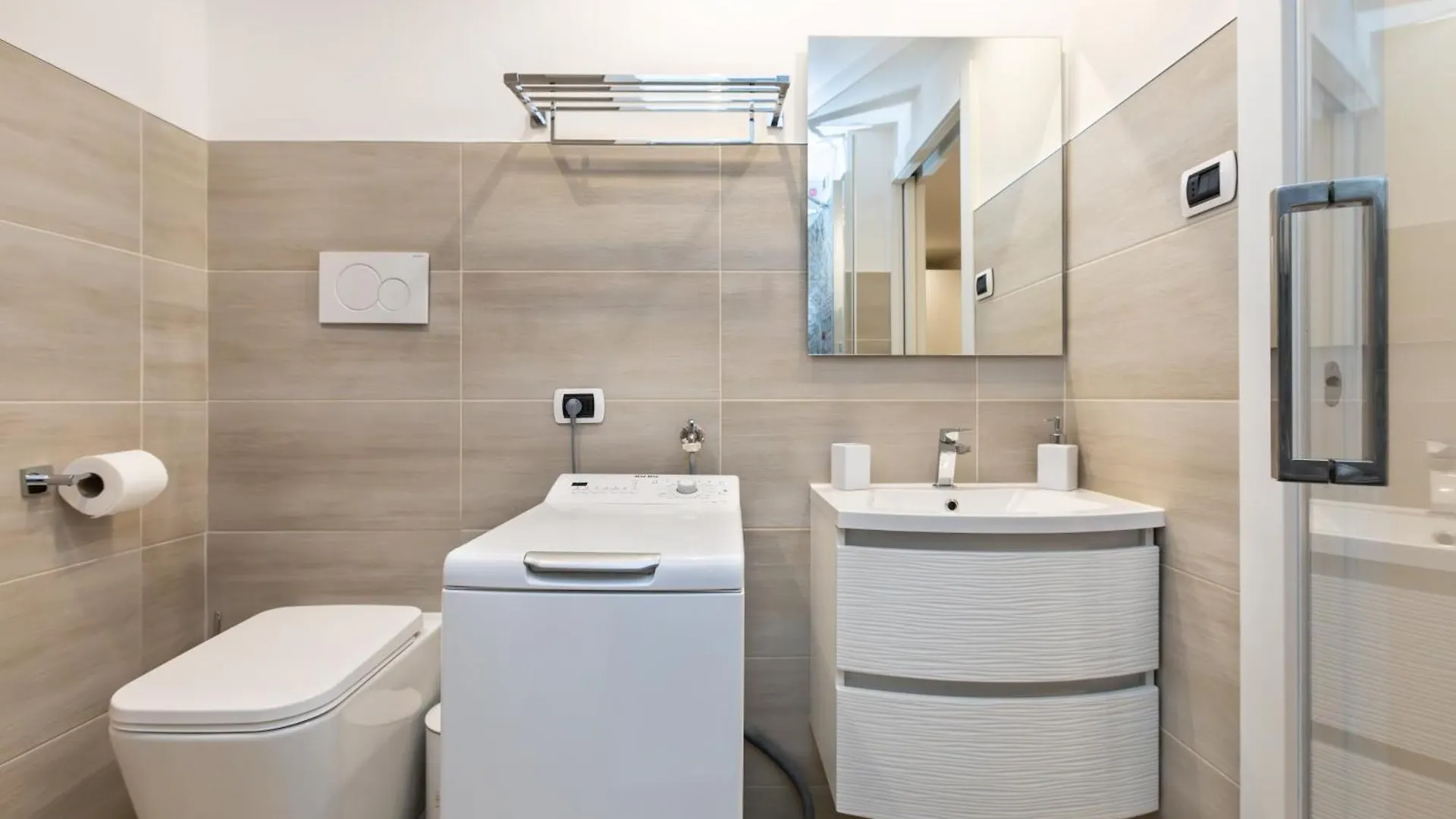 Magnoliaapartments - 5 Nirone Center Milan 0*,  Italy